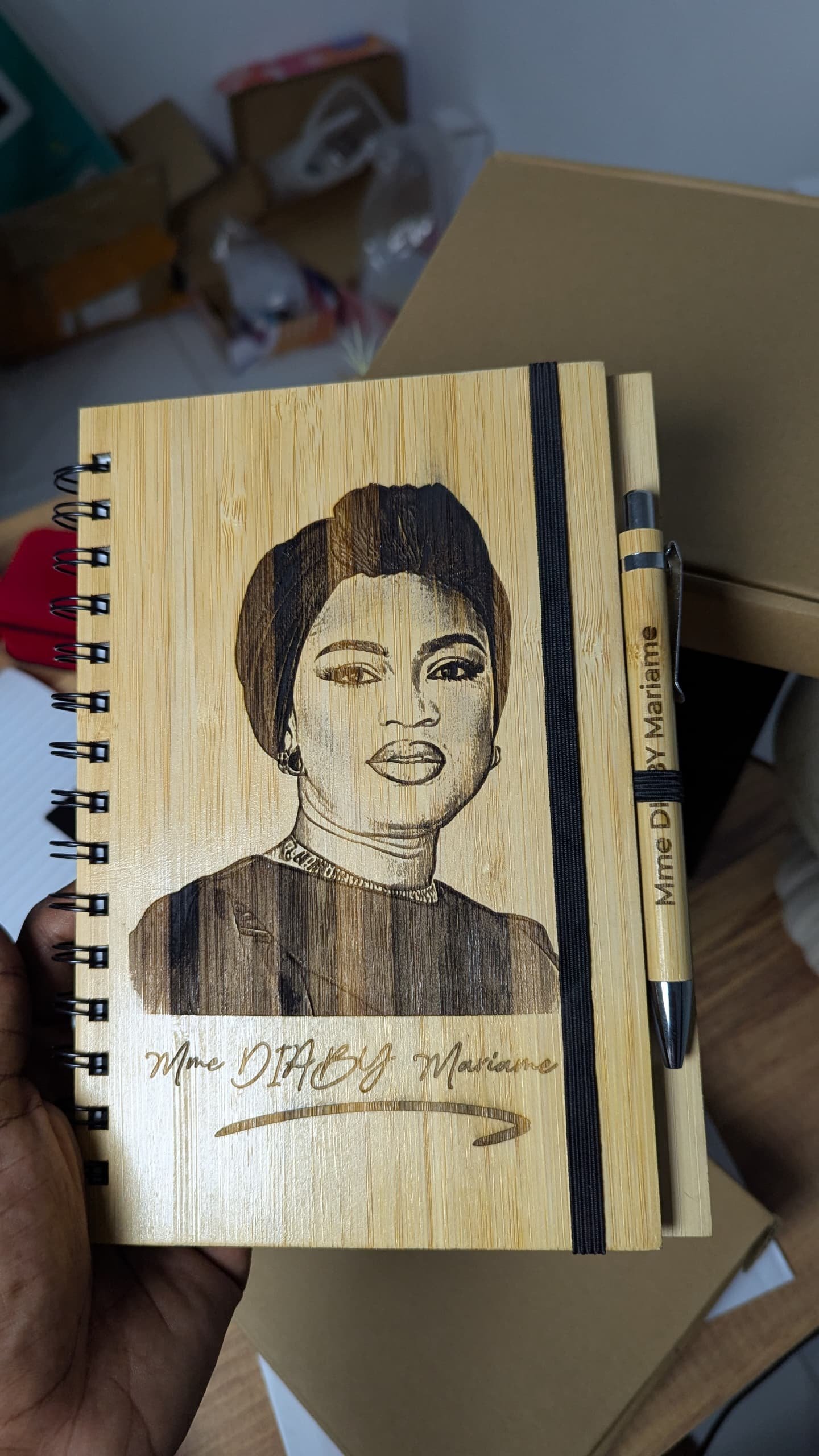 Carnet bois + Stylo + porte clé personnalisé